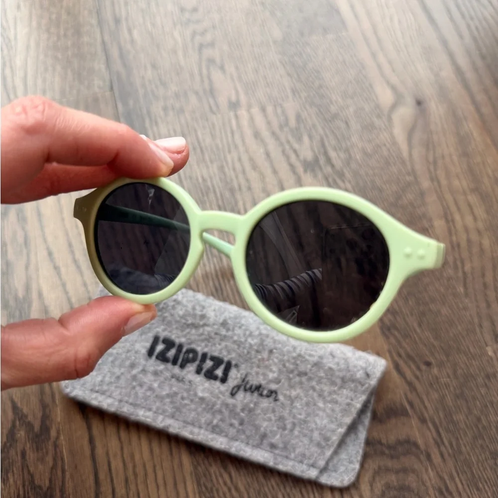 Izipizi kids+ Round Sunglasses in Light Green